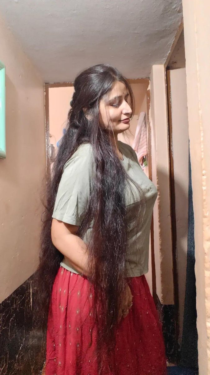 hotmona96's tweet photo. आज फिर आईने ने मेरी मुस्कान से कहा... 
'तुम्हें खुद से प्यार होना बिल्कुल जायज़ है।'👍💯💯 https://t.co/NrrGMgXyFV