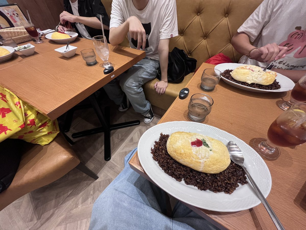 BunaTaka's tweet photo. オフ会5人 https://t.co/uWfxRQpqM2