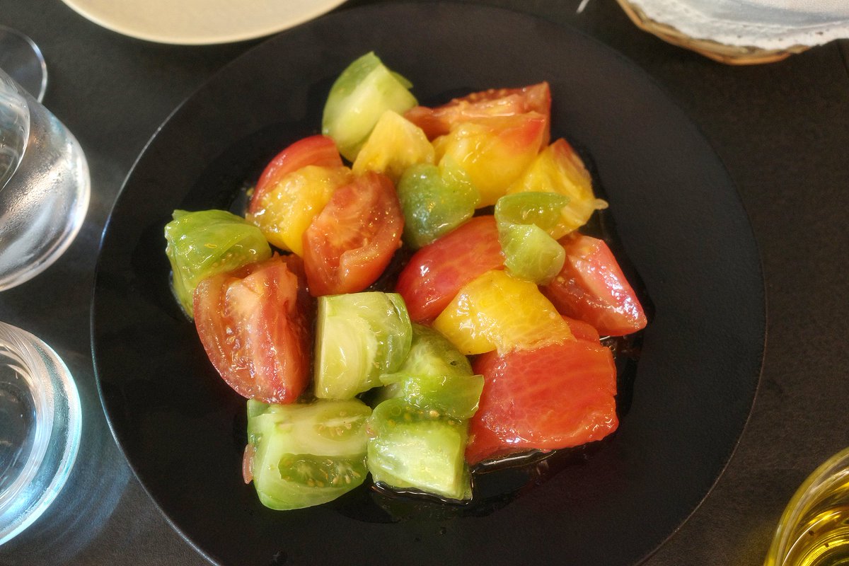 encantadissim's tweet photo. .#Thymus manté intacta la seva personalitat i el seu compromís amb el territori. Una cuina que dona protagonisme al producte vegetal, els ferments i la matèria animal ben seleccionada, amb elaboracions fresques, precises i convincents. 😋😋😋😋
Aquí: 👉 https://t.co/7JLtvShabx https://t.co/rHDnTxRf8J
