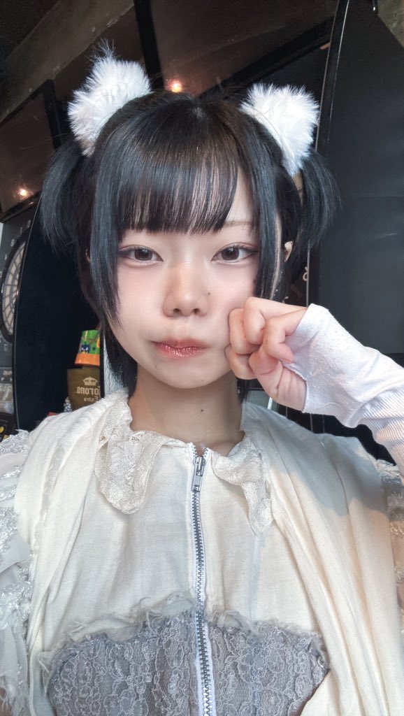 sy_a__25's tweet photo. 1本目ありがとう😊
初めまして！嬉しかったにょー
2本目秋葉原ですにょ。初アキバー！！！！！
今日頭にハムスターつけてる https://t.co/61JAfbptxX