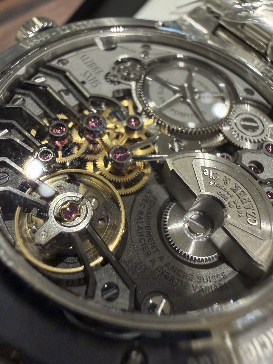 Shellman_Ginza's tweet photo. CZAPEK Caliber
The beauty of the Antarctique continues on the back.
The openworked bridges reveal the architecture of the movement, beautifully finished with hand-polished bevels and black polishing,
made to be admired.
#Czapek #Antarctique #IndependentWatchmaking #Shellman https://t.co/vj8JN4CQyq