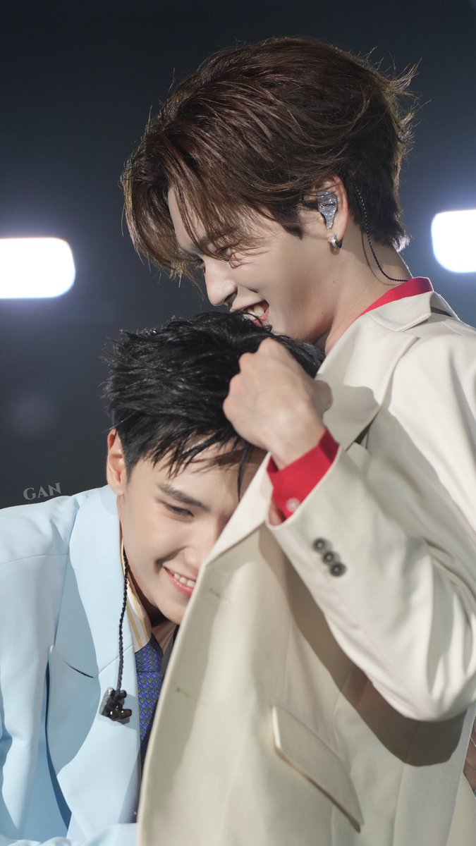 transparent3459's tweet photo. Where is P'Ju? 
P'Ju is in my heart❤️

JUNIORMARK ALONG SUNNYMOON
#JuniorMarkConcertD2
#Junniorrs #markjrtn https://t.co/Yu6ruGCJKN