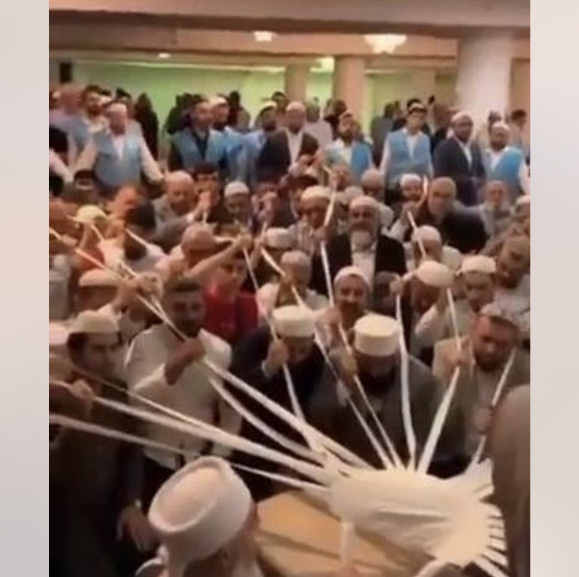 osmanozberk2's tweet photo. @zafersahin06 Nato mermer, nato kafa dedikleri bu olsa gerek..
Fetönün kalkışmasını yaşayan Ülkemizde hala cemaatlere ödün veriliyorsa, destek veriliyorsa, yaptıkları görülmüyorsa düşünmek lazım, Neden diye sormak lazım.
Atatürk’ü bu tür oluşumları kapattığı için ne kadar minnet duysak azdır https://t.co/70x2oz0pgG
