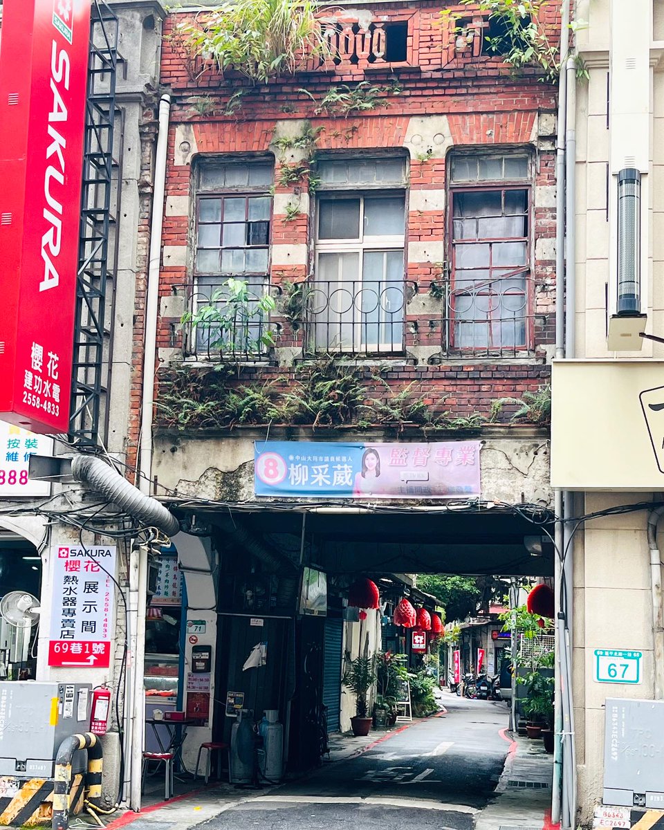 MiuRin_Pax's tweet photo. 古い路地の物語は、壁の隅や小道に隠れている https://t.co/cy86U7GofH