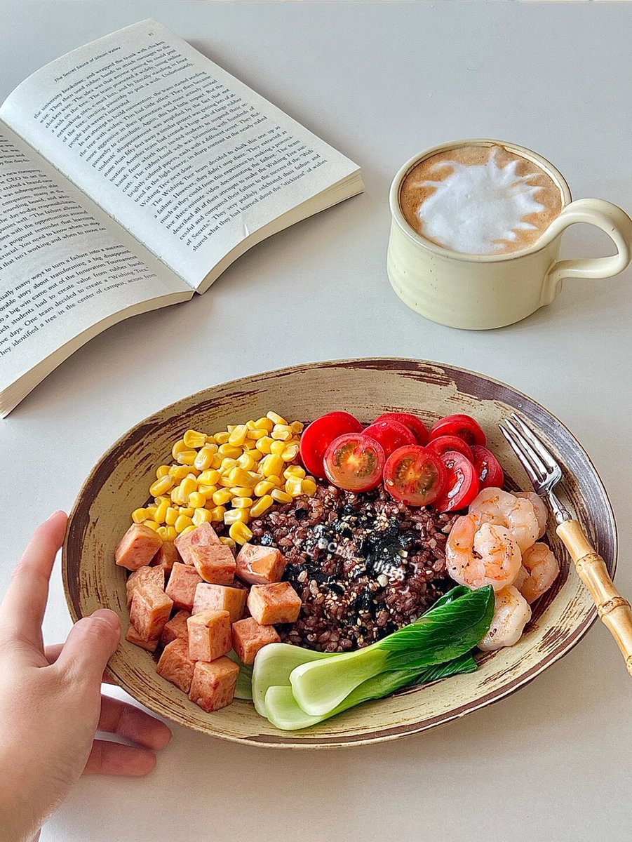 MichaelOmolade's tweet photo. This 5-minute turkey avocado bowl = my go-to post-workout lift! Lean protein + healthy fats, zero processed junk. Perfect for busy fat loss days https://t.co/iNj0qQr9aD