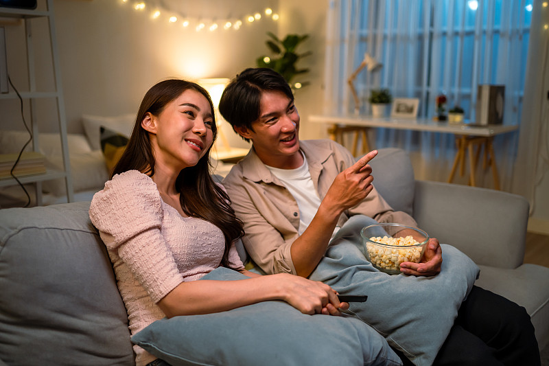AlbaThiel35444's tweet photo. Just burned the popcorn for our movie night, but my partner’s still grinning and feeding me actual popcorn from their bowl. Total soft win https://t.co/u9FkUgO3Ve