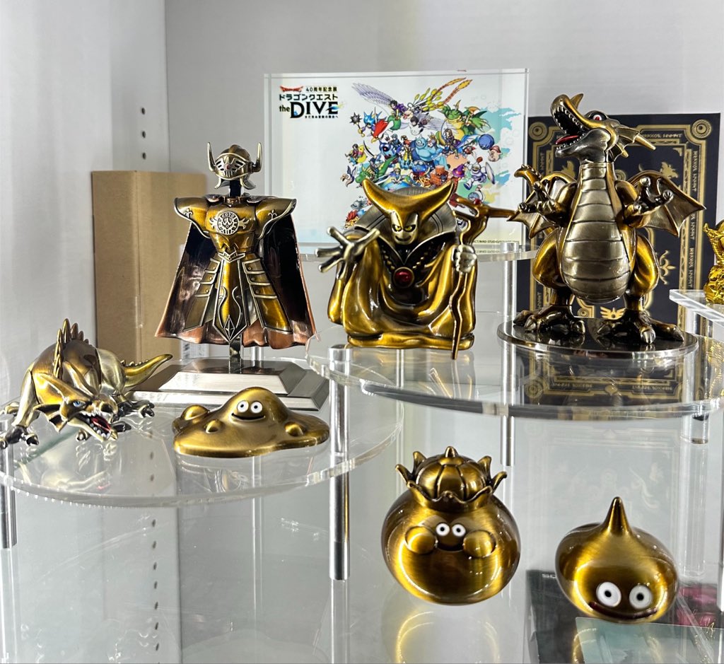金属製　しゃがみ込むエクボのある子供像　箱付き 40周年メタリックとりあえず並べてみた！