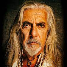 mariobianchi18's tweet photo. Il #16agosto 1943 è nato #ShelShapiro. Cantante, inglese naturalizzato italiano, frontman dei #Rokes, con l'Equipe 84 ed I Camaleonti la principale band del beat nostrano: 5 mln di dischi venduti. Dopo lo scioglimento nel 1970 intraprenderà la carriera di solista e di produttore. https://t.co/yKtbUuVknB