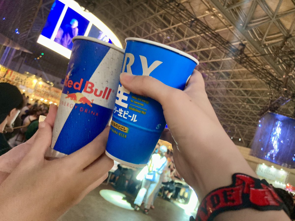 dltkyou's tweet photo. サマソニ来た！
駆けつけ1杯 https://t.co/r7QR4YXIV3