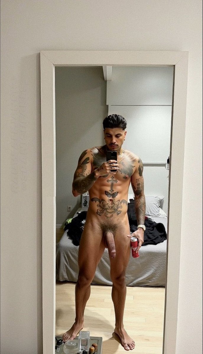 chudaixhot's tweet photo. Rauw Alejandro chudai🔥 https://t.co/YGnsBFd16p