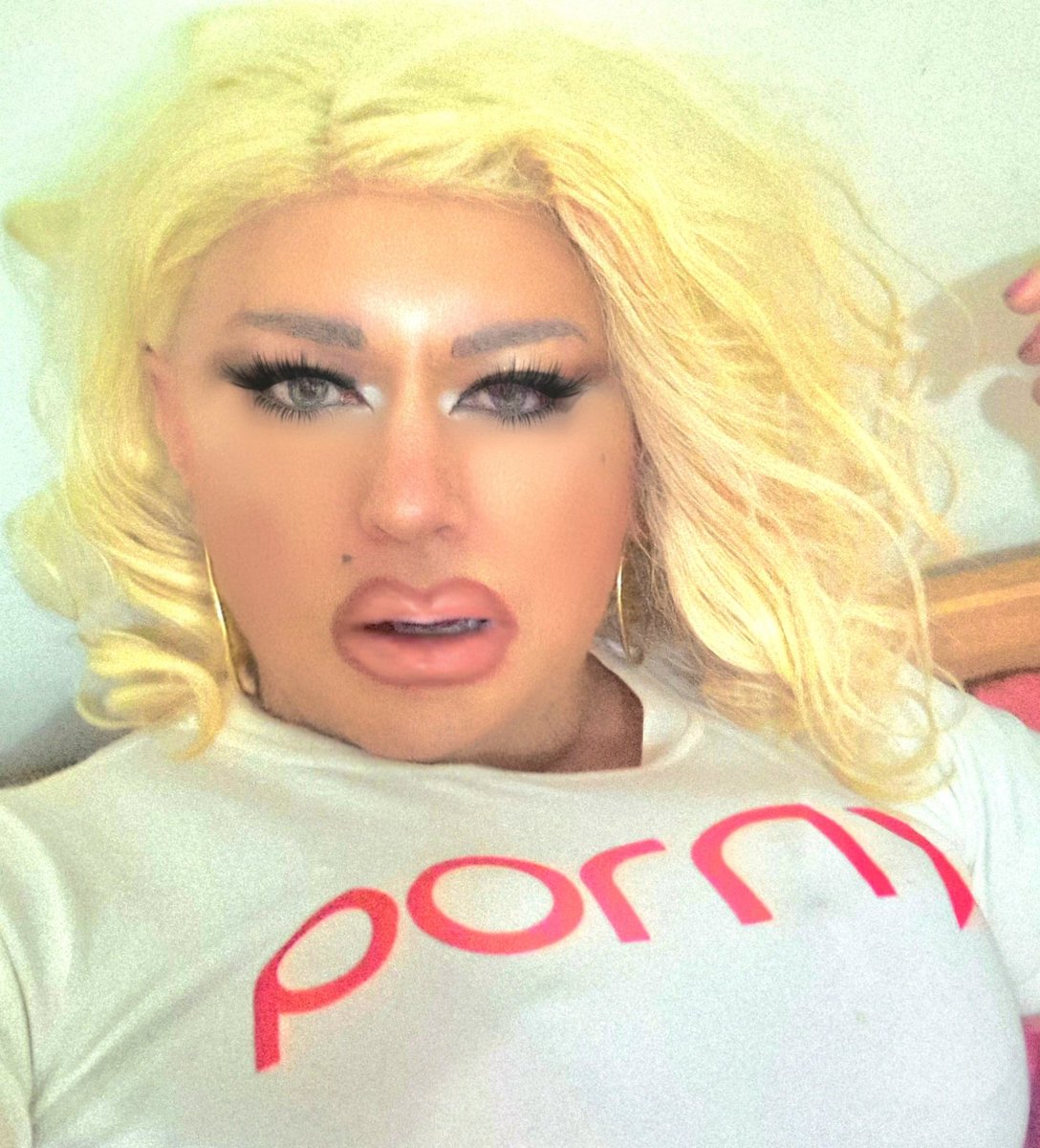 LauraWhorePorn's tweet photo. I have received today hi volume applications from Guys for Porn Movies with me. I'm so happy 💄💋♥️ https://t.co/mUryZMo03r