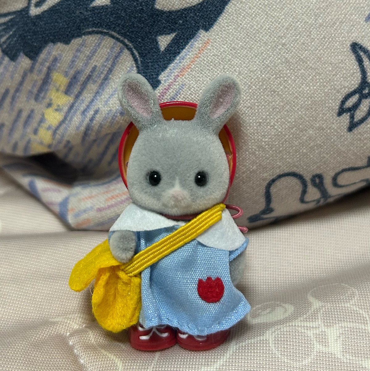 myk_gen3's tweet photo. うさぎに幼稚園のお洋服着せた #シルバニア https://t.co/Jg2EGlm1Z5