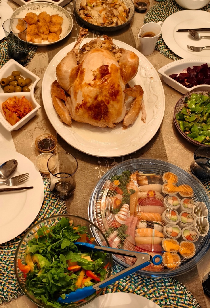 Daniel268506799's tweet photo. Thanksgiving Feast Special! Slow-roasted turkey, creamy mashed potatoes u0026 pumpkin pie—your perfect holiday treat, only at our bistro this week!  #ThanksgivingEats， https://t.co/n3uKE5w7fp