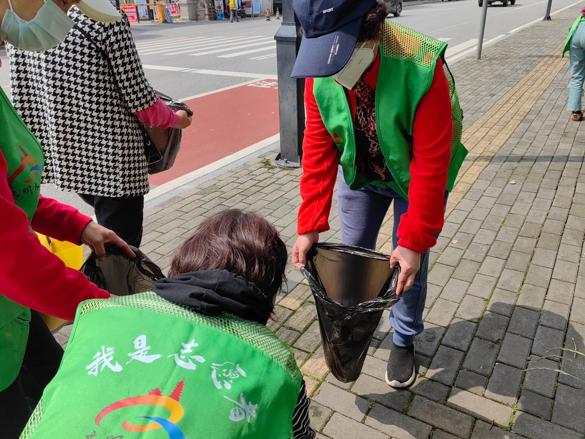 randynogoy's tweet photo. Come join our neighborhood spring cleanup this Saturday 9 AM at the central park! Gloves u0026 snacks provided—grab your friends to spruce up our community together! https://t.co/IXwIvfmhTw