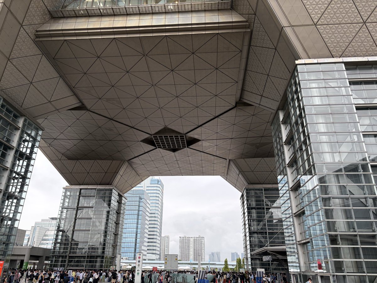 oneword631's tweet photo. コミケ2日目お疲れ様でした！
お目当てのブースが見つかんなくてずっと迷子だった… https://t.co/j0YNMy3Xr0