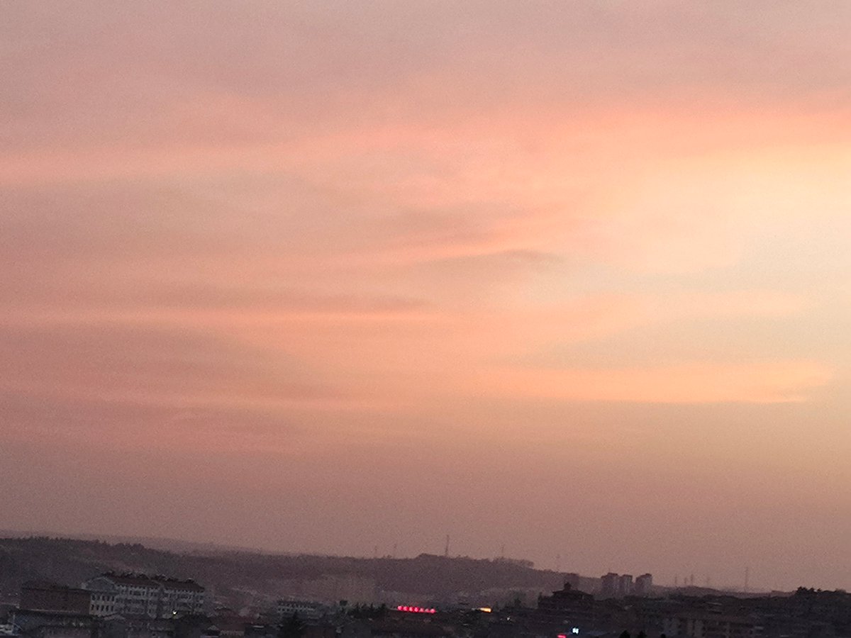 uso7EXmZgcologl's tweet photo. Missing your laugh from 300 miles away, but seeing this sunset you texted me just made my day  Even apart, small moments feel like we’re side by side. https://t.co/c5sTKwbLGa