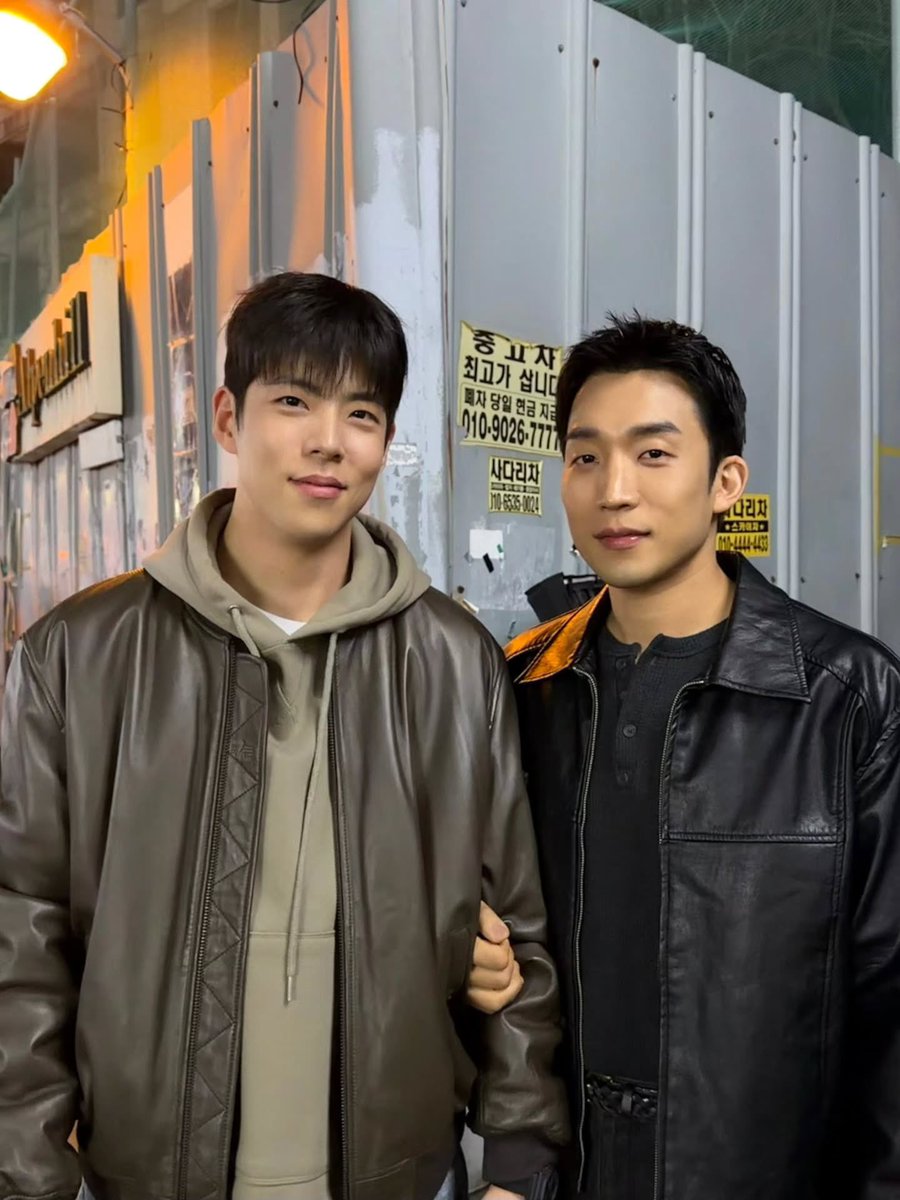iygnaseel's tweet photo. 상이님 팔짱 되게 좋아함 ㅋㅋ https://t.co/DRGMjH6UiC