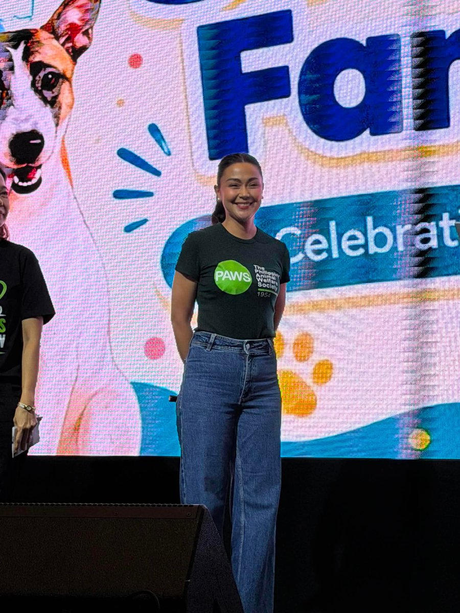 Push_Alerts's tweet photo. Jodi Sta. Maria and her rescued aspin Putol attended the Philippine Animal Welfare Society’s “STRAY-vivor Family Day” which celebrated International Homeless Animals Day last August 15 at Ayala Malls, Manila Bay in Pasay City. Jodi was launched as a PAWS ambassador last year. https://t.co/HmiLArxhIg