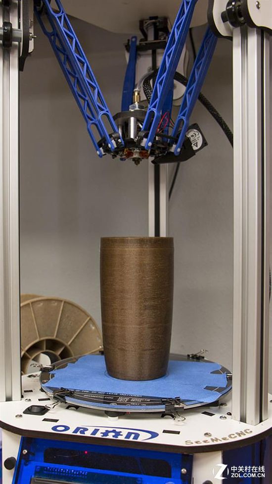 cleberlimaramos's tweet photo. Caught my intern trying to use the office’s fancy 3D printer to make a coffee mug. Turned out way cooler than my actual work report draft https://t.co/XA7vEfJHKa