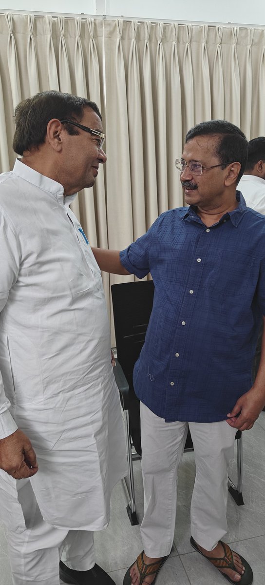 DrSushilKrGupta's tweet photo. जन-जन के प्रिय नेता और आम आदमी पार्टी के माननीय राष्ट्रीय संयोजक श्री @ArvindKejriwal जी को जन्मदिन की अनंत शुभकामनाएं! 🎉💐
​आज उनके दिल्ली स्थित निवास स्थान पहुँचकर उन्हें बधाई दी। अरविंद जी का दूरदर्शी नेतृत्व और जनकल्याणकारी नीतियां देश के करोड़ों लोगों के जीवन को बेहतर बना रही हैं।
​ईश्वर से प्रार्थना है कि भारत को शिक्षित, स्वस्थ और विकसित बनाने के उनके संकल्प को असीम शक्ति मिले। आपके उत्तम स्वास्थ्य एवं दीर्घायु जीवन की कामना करता हूँ। 🙏✨
​#HappyBirthdayArvindKejriwal #ArvindKejriwal @AamAadmiParty