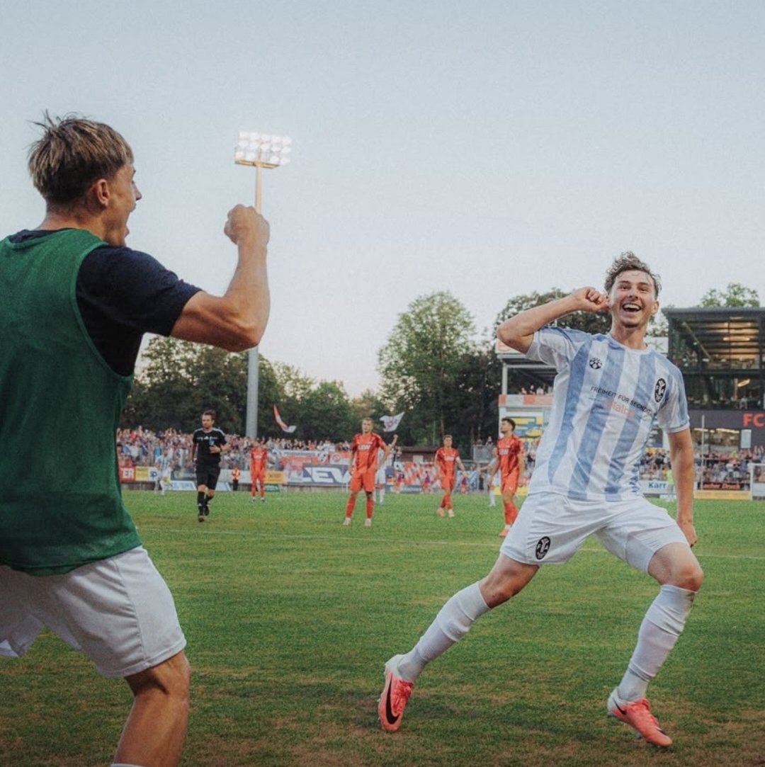 fr_munich1860's tweet photo. 🔵 #FCMM60 en images (0-3)
📸 Michael Boegl
#TSV1860 #ELIL ⚪️🔵🦁 https://t.co/lHyko2pnsb