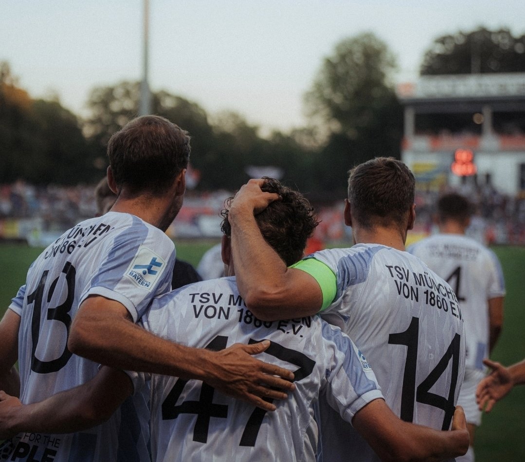 fr_munich1860's tweet photo. 🔵 #FCMM60 en images (0-3)
📸 Michael Boegl
#TSV1860 #ELIL ⚪️🔵🦁 https://t.co/lHyko2pnsb