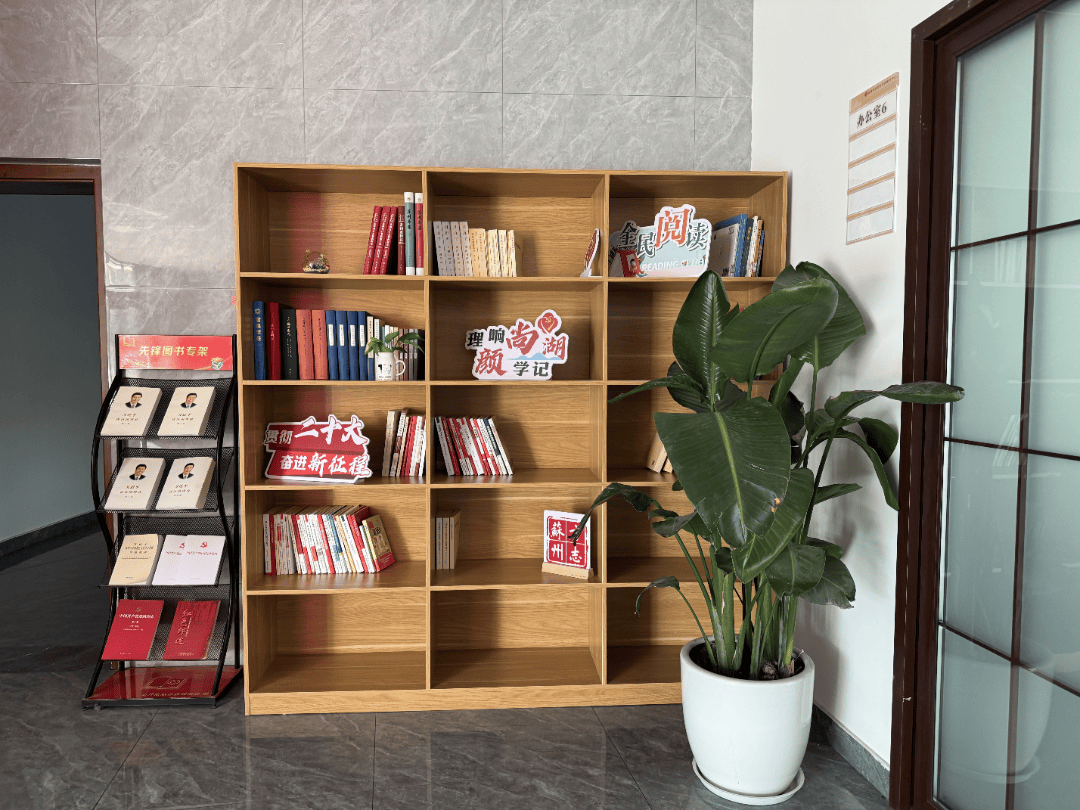 VleninLenin's tweet photo. Neighborhood Book Swap this Sat (10am-2pm) at Central Park! Bring 2+ gently used books, take free ones, and swap storytime chats with neighbors. All ages welcome! https://t.co/4wRm4z7UM7