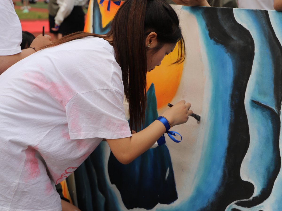 timyakorn's tweet photo. Immerse in today’s pop-up brushstroke art workshop! Feel the colors blend, let creativity flow—no experience needed, just an open heart for art. https://t.co/D4i8tHSC6g