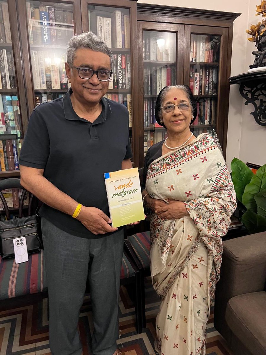 swapan55's tweet photo. Was delighted to connect once again with Malabika Bhattacharya. She presented me a copy of the history of Vande Mataram by her late husband Sabyasachi Bhattacharya (Bappa). He was one of the finest historians of our day. https://t.co/2uPJzCCU8y