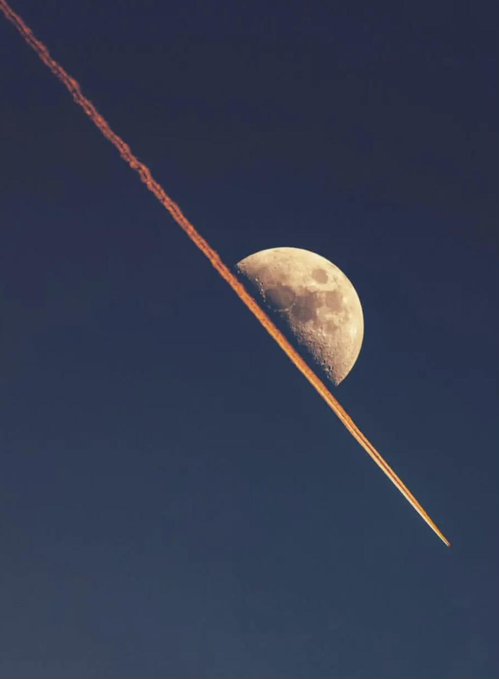 Rainmaker1973's tweet photo. Once in a lifetime photo of the Moon

[📸 Guzman Ramos] https://t.co/yNN59VQgaE