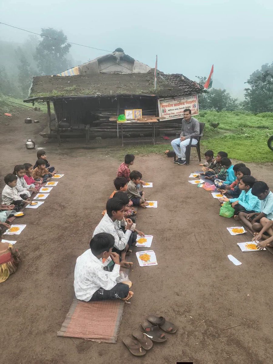 ambedkariteIND's tweet photo. Government School in Madhya Pradesh 💔 https://t.co/bmUDJQbLwm