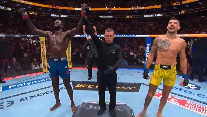 akabatx's tweet photo. Joel ha pasado de ser un peleador súper atractivo, con potencial para ser campeón si elegía a sus rivales y considerado el mejor peleador “español”, a ser un sobrevalorado al que UFC va a cortar.

Yo flipo con las tonterías que toca leer. Han sido 2 malas peleas, pero…

#UFC330 https://t.co/uRHviUclha