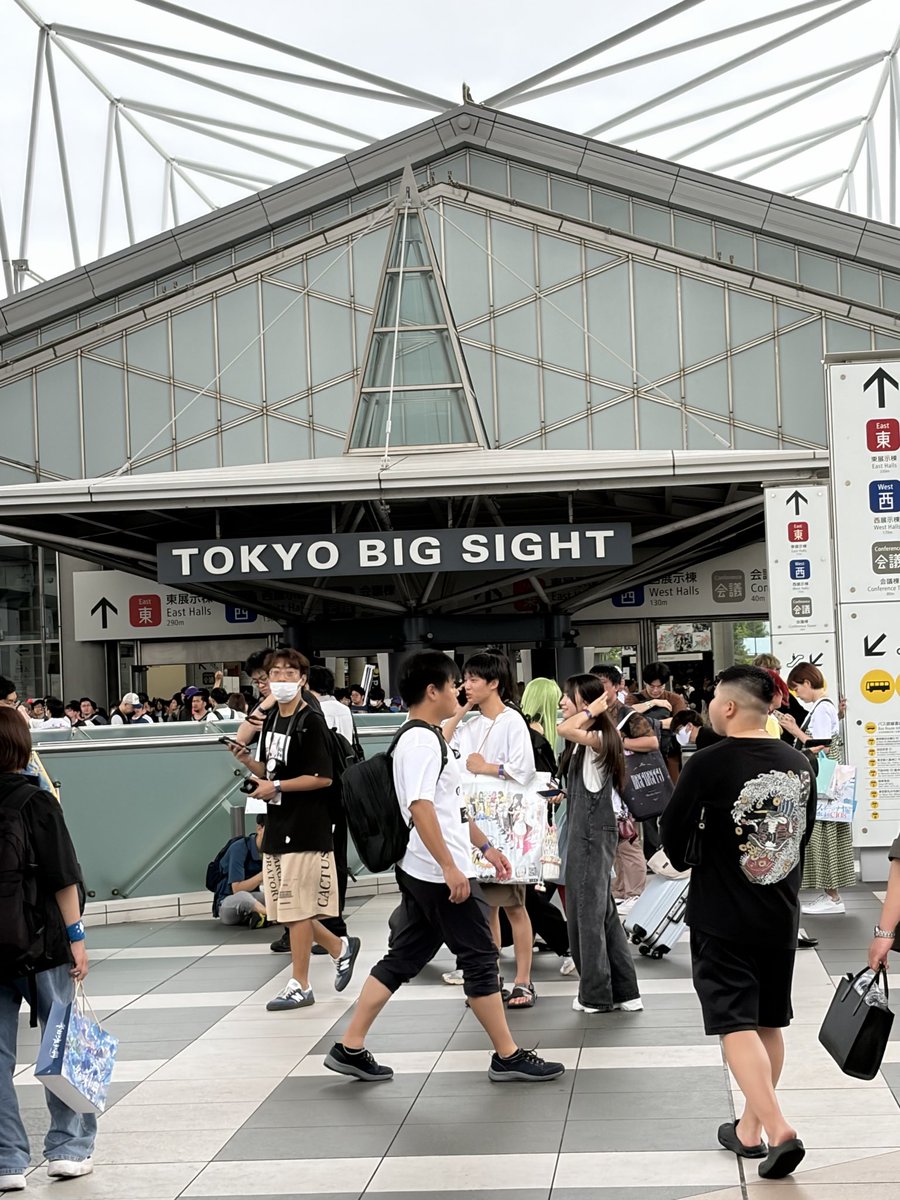 hide2134921's tweet photo. 無事2日目のコミックマーケットも終了
初めてのライブ以外の県外イベントだったから緊張したけど凄く楽しかった
次回いつ行けるかわからないけどもし行ける日が来たら是非お邪魔したい https://t.co/9KGKw3UqY4