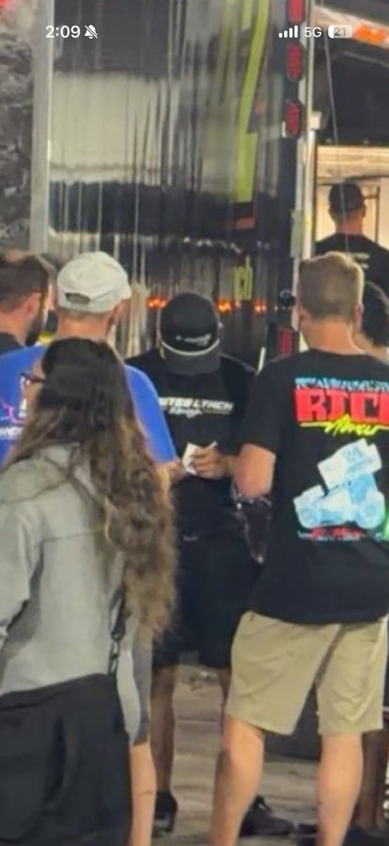 SueLunchFanClub's tweet photo. Sue spotted signing autographs after his FIRST Knoxville Nationals A Main.

The propaganda is working. The movement is growing.

We are no longer accepting allegations that this is “just a shitpost account.” https://t.co/6tfCYezZYL