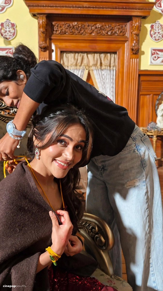 CinePopSouth's tweet photo. BTS featuring #BhavaniSre from #VishwanathAndSons 📸 @BhavaniSre https://t.co/weE6Bvggtd
