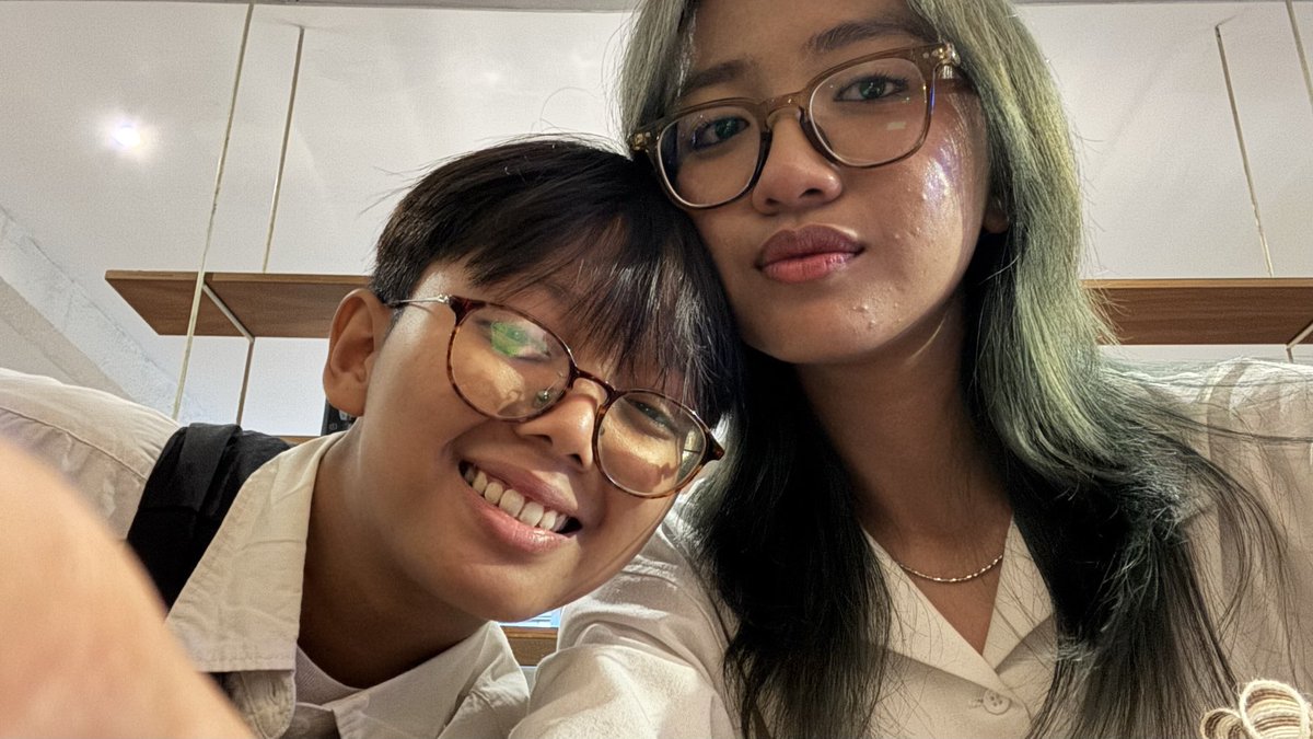 emphasizethel's tweet photo. [SAPPHIC FRIENDSHIP APPLICATION]

name: t☆mz
age: 2+0
occupation: berkelahi dengan s word
domicile: jawa physically, amsterdam emotionally
zodiac: aries/taurus 
height: 170, give &amp; take
hobby: surface level alternative music, darah daging wibu blonde
funfact: i love my wife hihi https://t.co/JIgTO6ZM2a