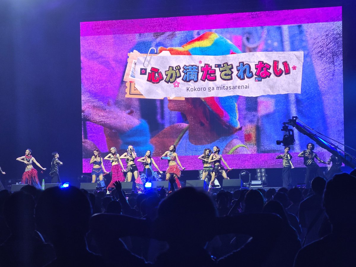 akinakinakinak's tweet photo. Travis JapanとBINIチラ見。こう文化圏が違うけど実力ある人のライブで見れるのも良い https://t.co/qzKM3RLqdr