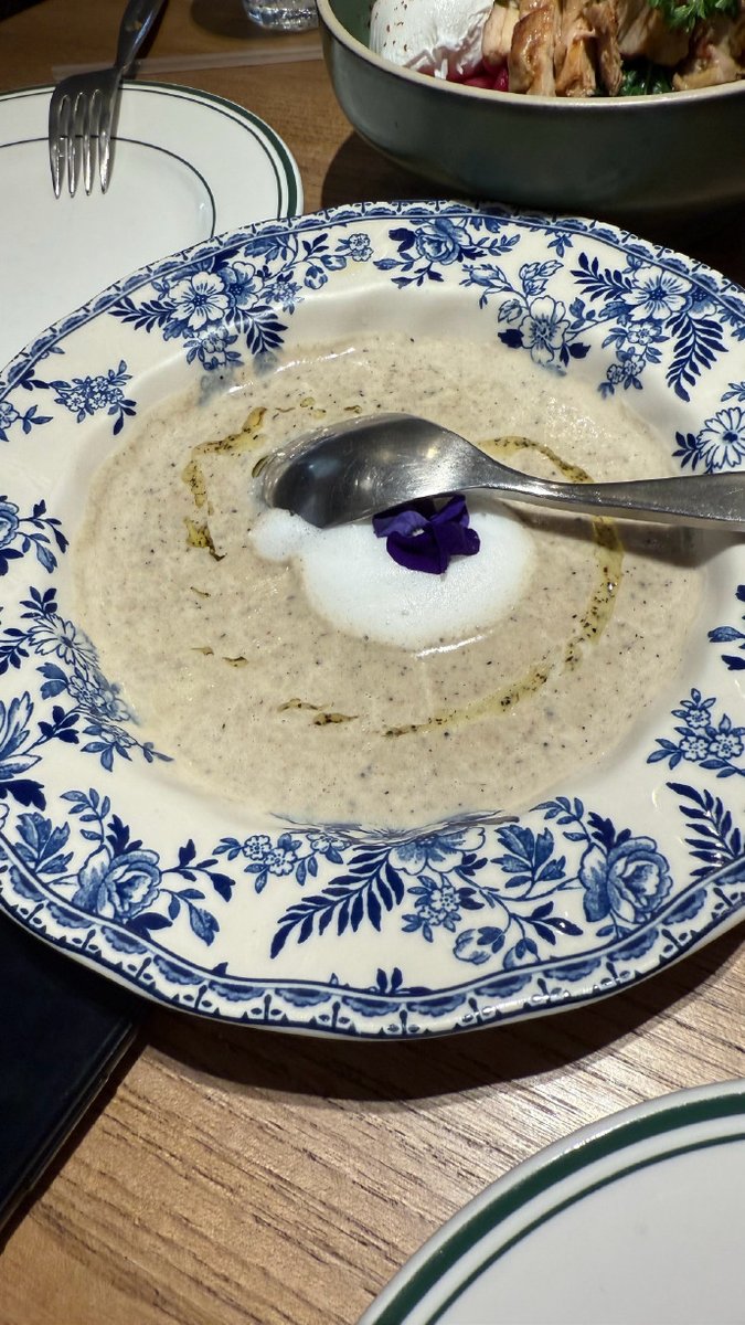 JamiePrudden's tweet photo. Just had the BEST truffle pasta at that cozy hole-in-the-wall downtown! Creamy, fragrant, and perfectly al dente — definitely coming back for seconds tonight.  #FoodieAdventures #LocalEats https://t.co/mA8BVPyhqw