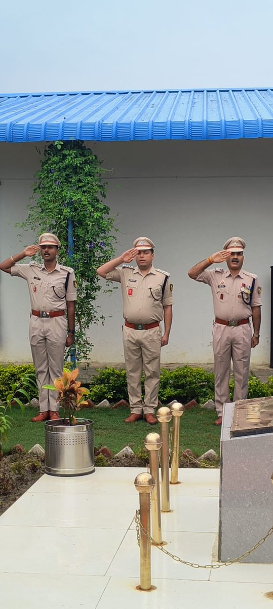Crpf218's tweet photo. "The Tricolour is not just a flag; it is our pride."
Celebrating #80thIndipendenceday in 218 Bn, CRPF with Pride and keeping outmost respect for those who sacrificed their lives for our Indipendence.
"United as one India."
Jai Hind, Jai Bharat, Jai CRPF. https://t.co/U2yr4XCMqs