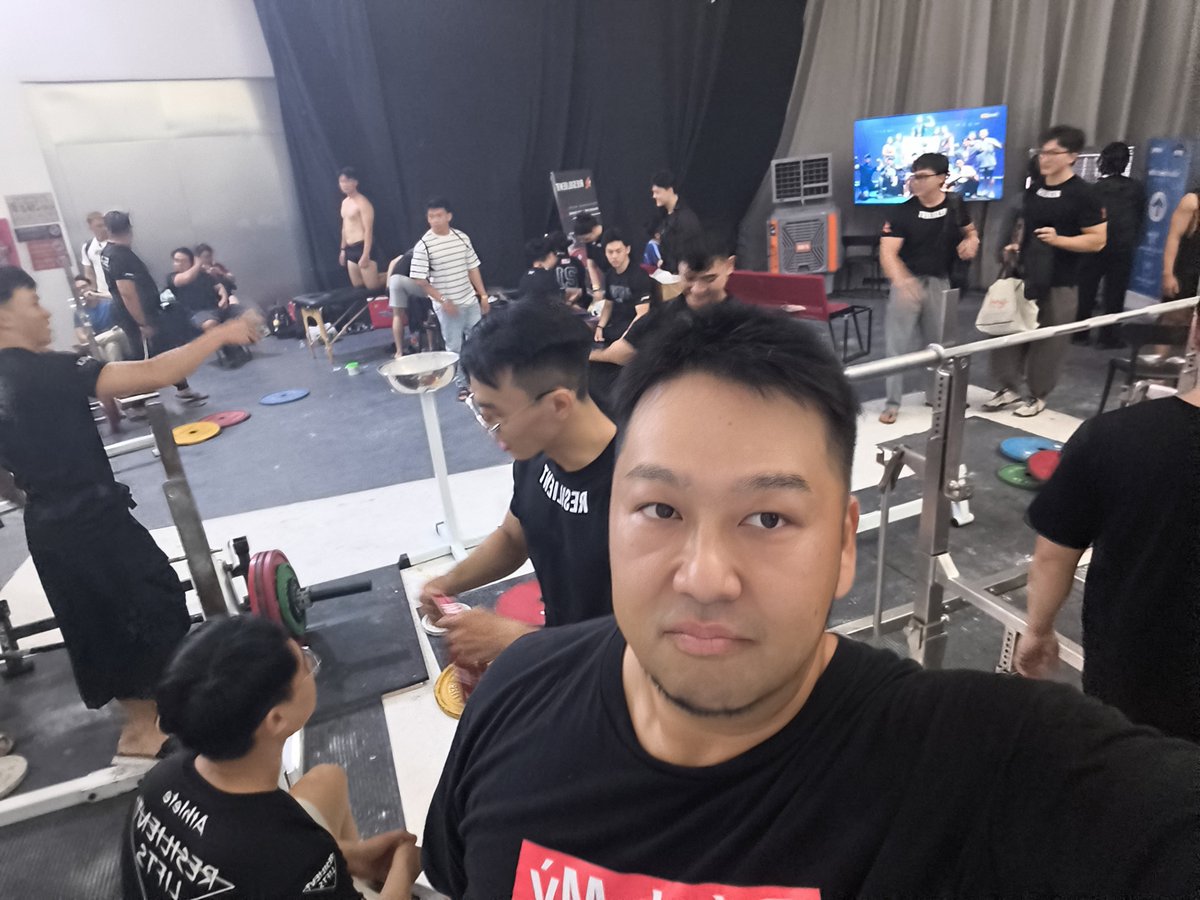 sai_ou89's tweet photo. 大会直前。会場にてチェックイン完了です。こちら選手控え兼、ウォーミングアップエリア。これから体重計測。緊張してきた。

https://t.co/6KRPcmFXn0 https://t.co/6uaLR8A2KU