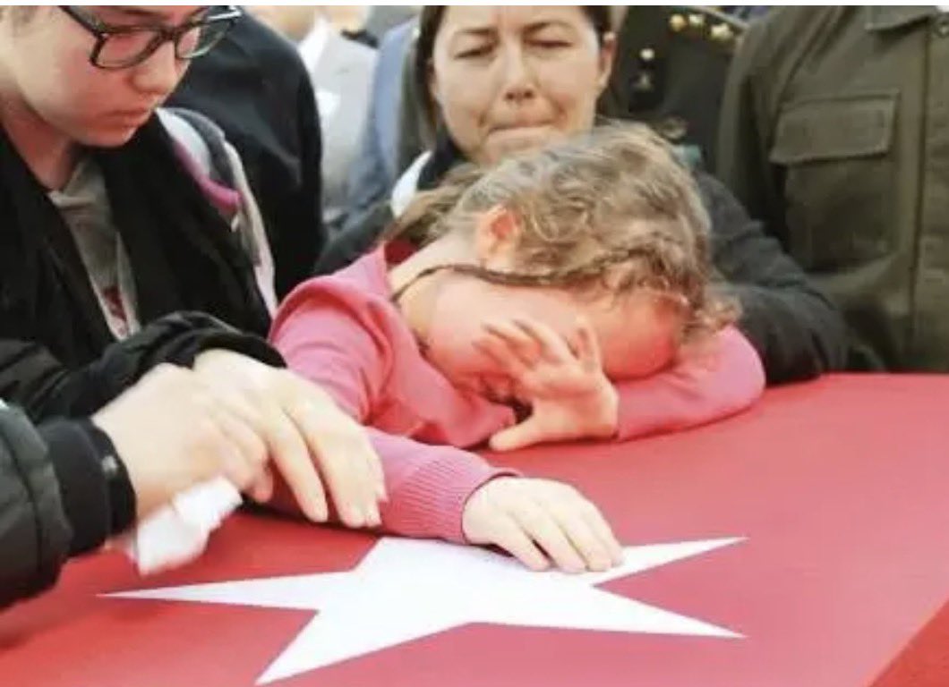 yucel_erkan's tweet photo. @OsmanGokcek_ Çok daha duygulu fotoğraflarda var hafızalarımada unutamadığımız… https://t.co/zYVlLWpIXK