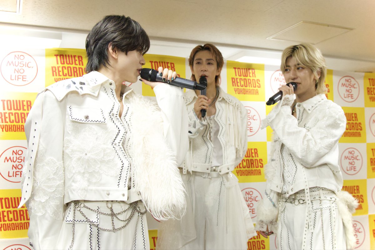 ari_melon_miy's tweet photo. しきはメロ大先生@shikiha_zz にレンズをお借りしたら取り憑かれて購入寸前です。お借りしたレンズで撮りましたので出血大サービス的な感じで大量放出してます。うるさいかと思います。申し訳ございません😇

曲振りやり直しわちゃわちゃRapiNzを添えて。 https://t.co/ehA0Z60XoA
