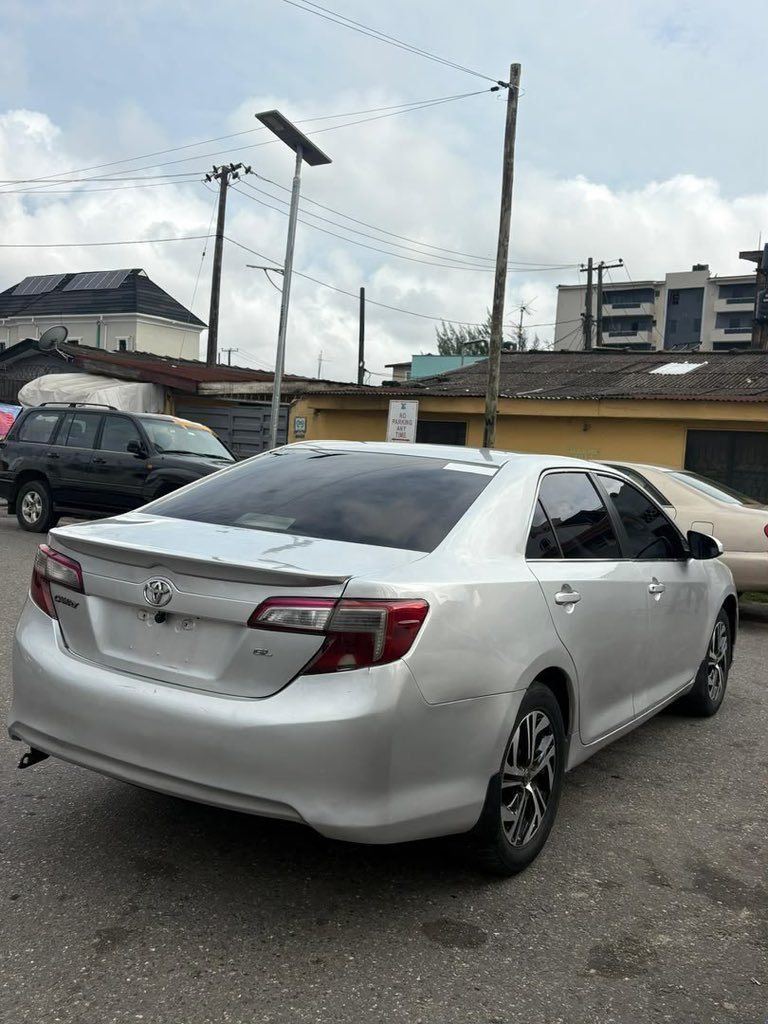 OnyitexHQ's tweet photo. 2013 Toyota Camry XLE with an Untouched Engine/Gear &amp; AC that hits like you're in Antarctica Now Available - ₦9M https://t.co/mv08qizpGI