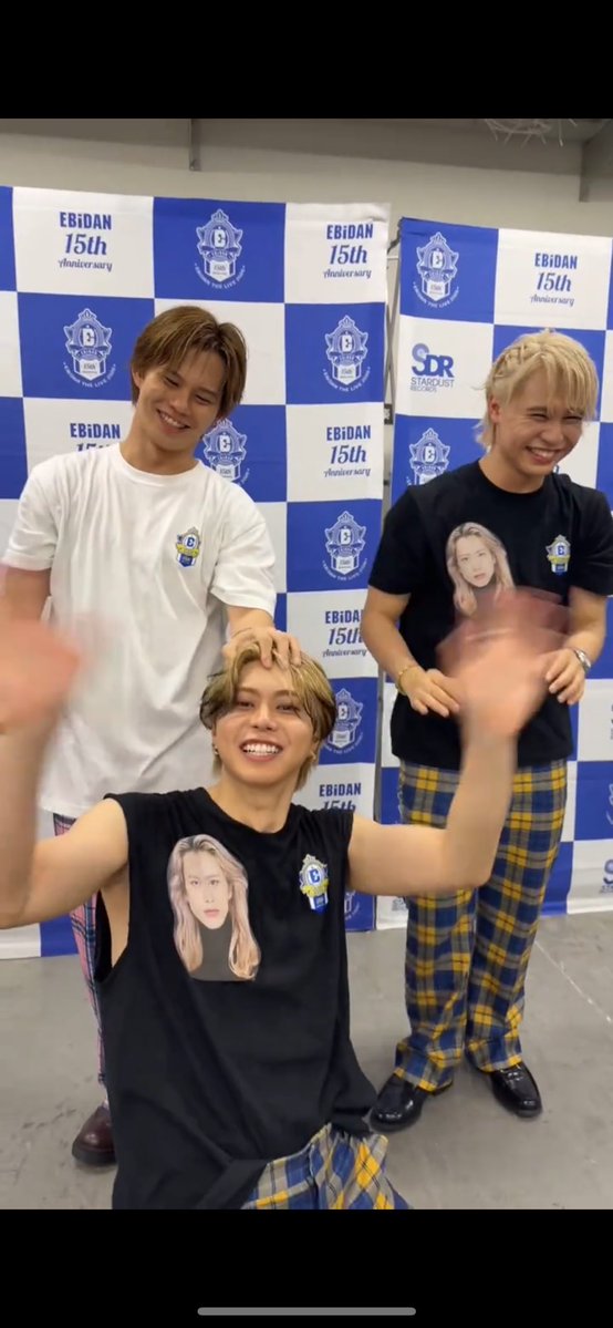 ekippu_mer's tweet photo. しょうくんに頭上がりません🙇🏻‍♀️

最後にせやくん出てきて、かいくんとびっきりの笑顔になったと思ったらそのまま頭ポンポンしてて心臓ない😭

https://t.co/FWH6cJpjPX https://t.co/PN5SUxXiPJ