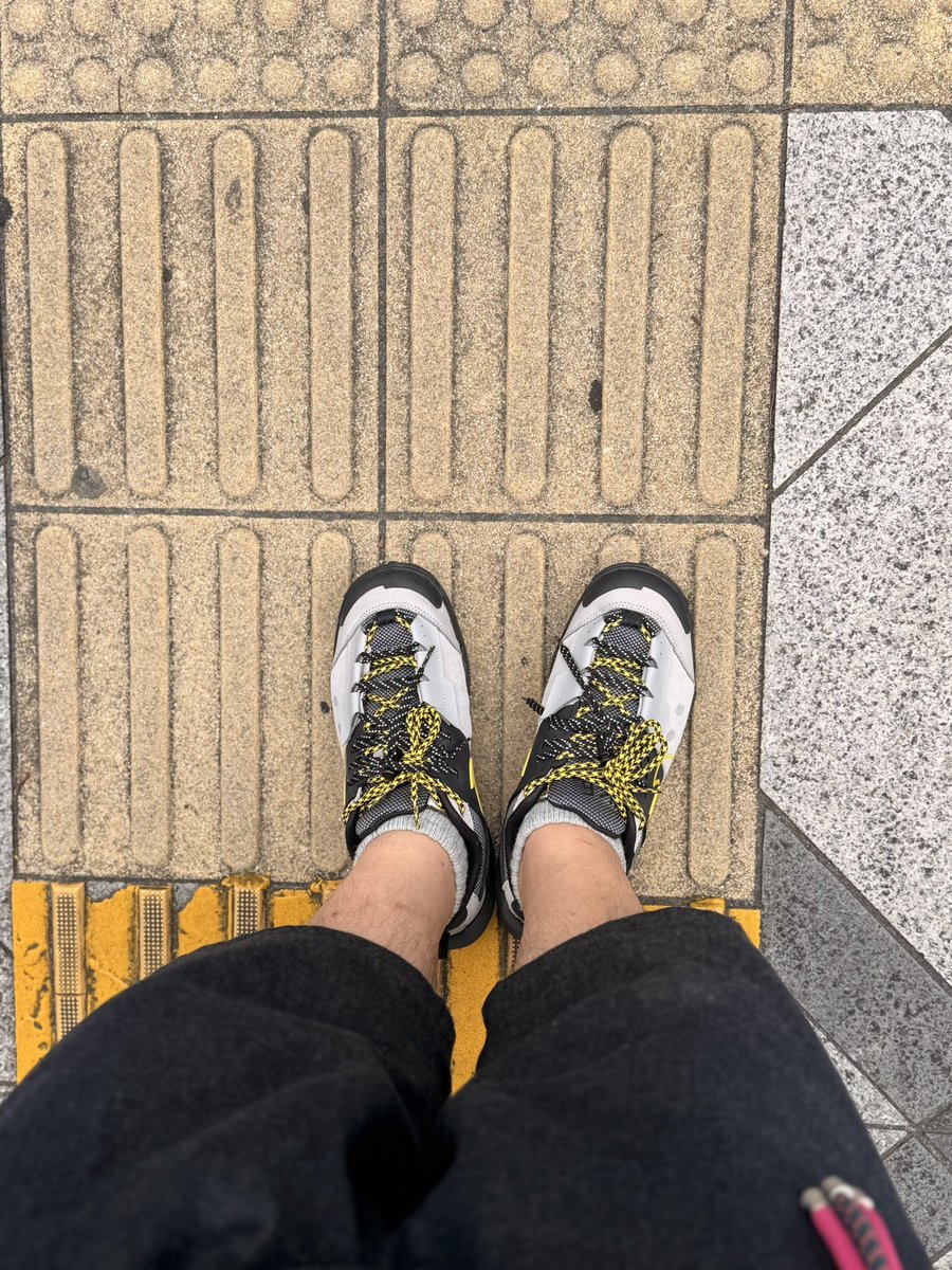 bornslippy_'s tweet photo. このサカイ履きやすい https://t.co/KcX26H7LnY
