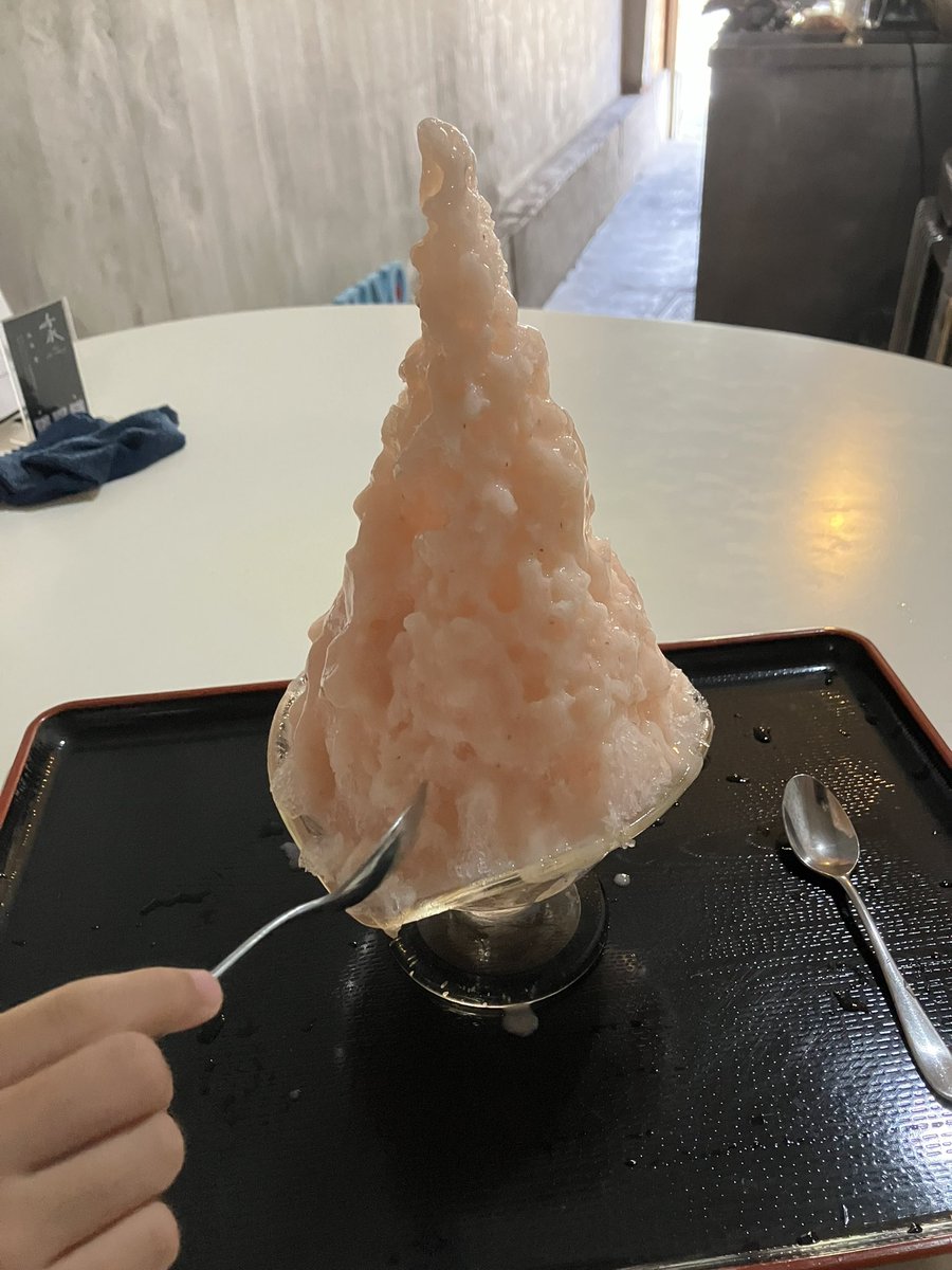 81xiaoge's tweet photo. もも味　かき氷　うまし
＃寿氷　＃かき氷 https://t.co/DMFlZZvCGp
