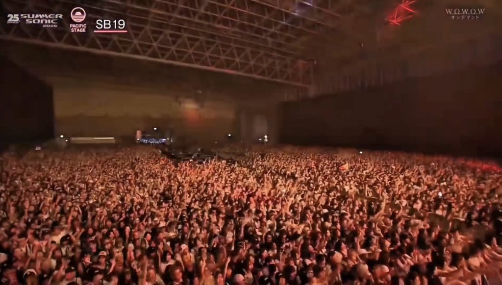 nglmrysy's tweet photo. This SB19 crowd still hasn’t sink in for me 😭 Like, I literally just saw crowds like this at the previous Summer Sonic when I searched for the stage where SB19 was performing. And now I’m posting a picture because THIS IS SB19’S CROWD NOW. 😭😭

#SB19 https://t.co/B689c0c1qT