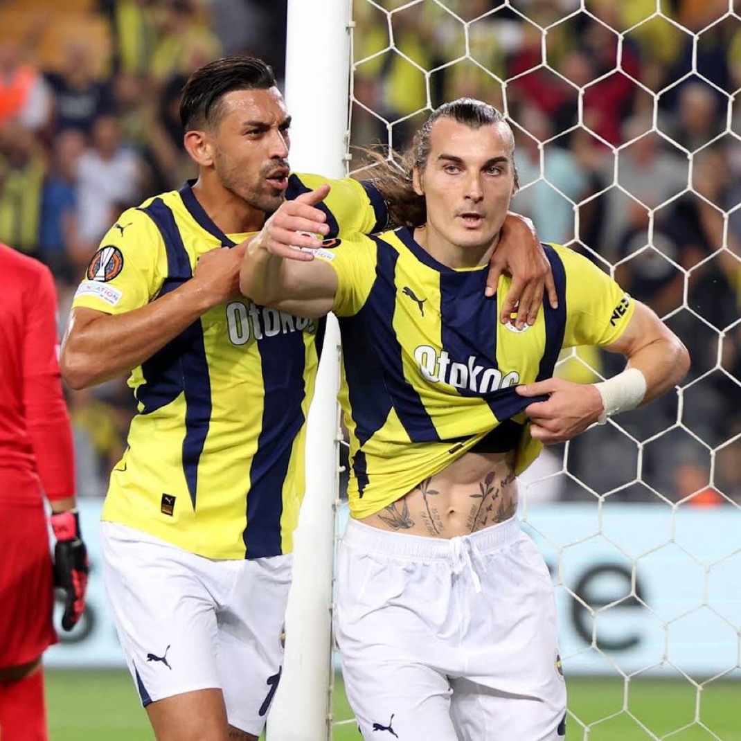 fenersportscom's tweet photo. Bu ikiliyi Çubuklu forma altında görmek istemiyoruz! https://t.co/OhawuAkb23