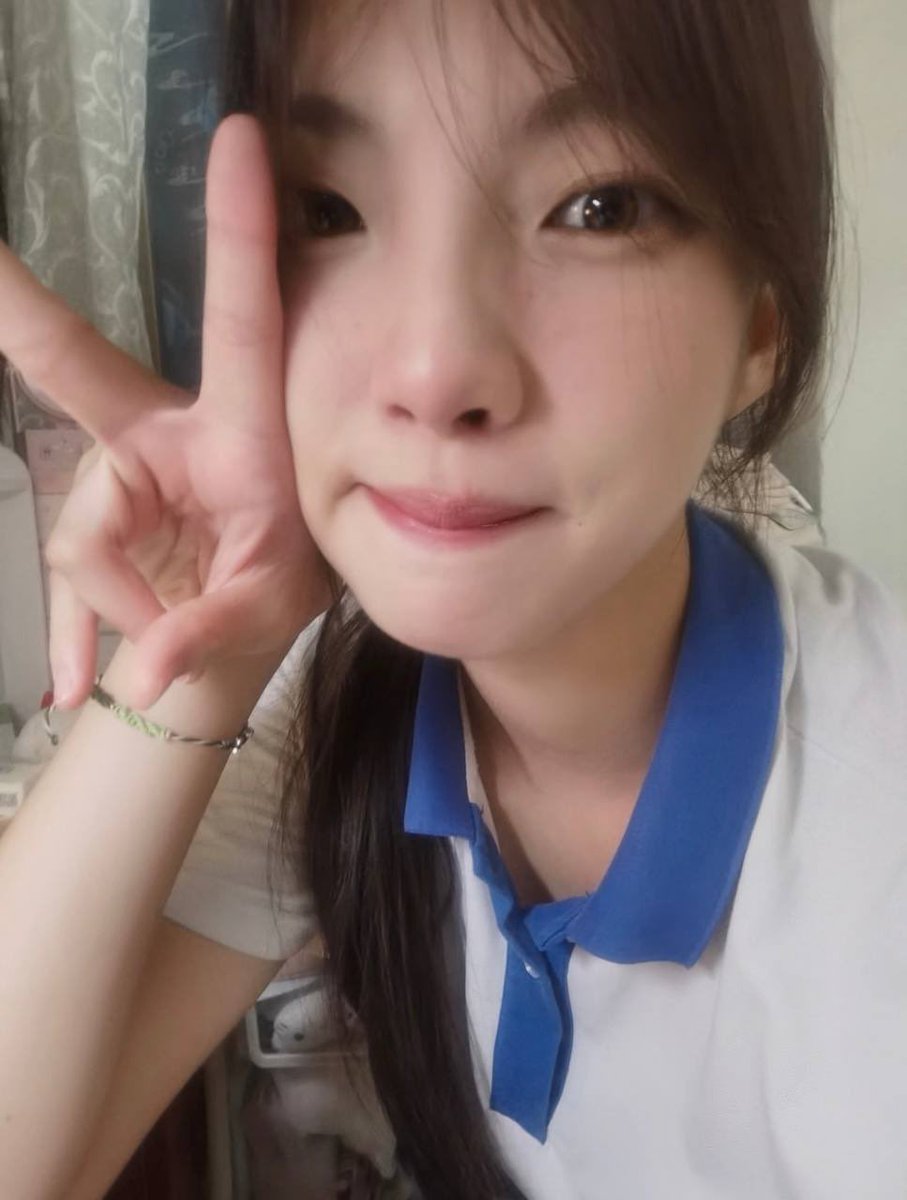 UlyssesRod26819's tweet photo. 本人20岁 大二学生一枚 平常除了在学校就在寝室追剧 不知道会不会有人想跟我聊天🥹本人 ，是本人 https://t.co/KURrv8lMFm
