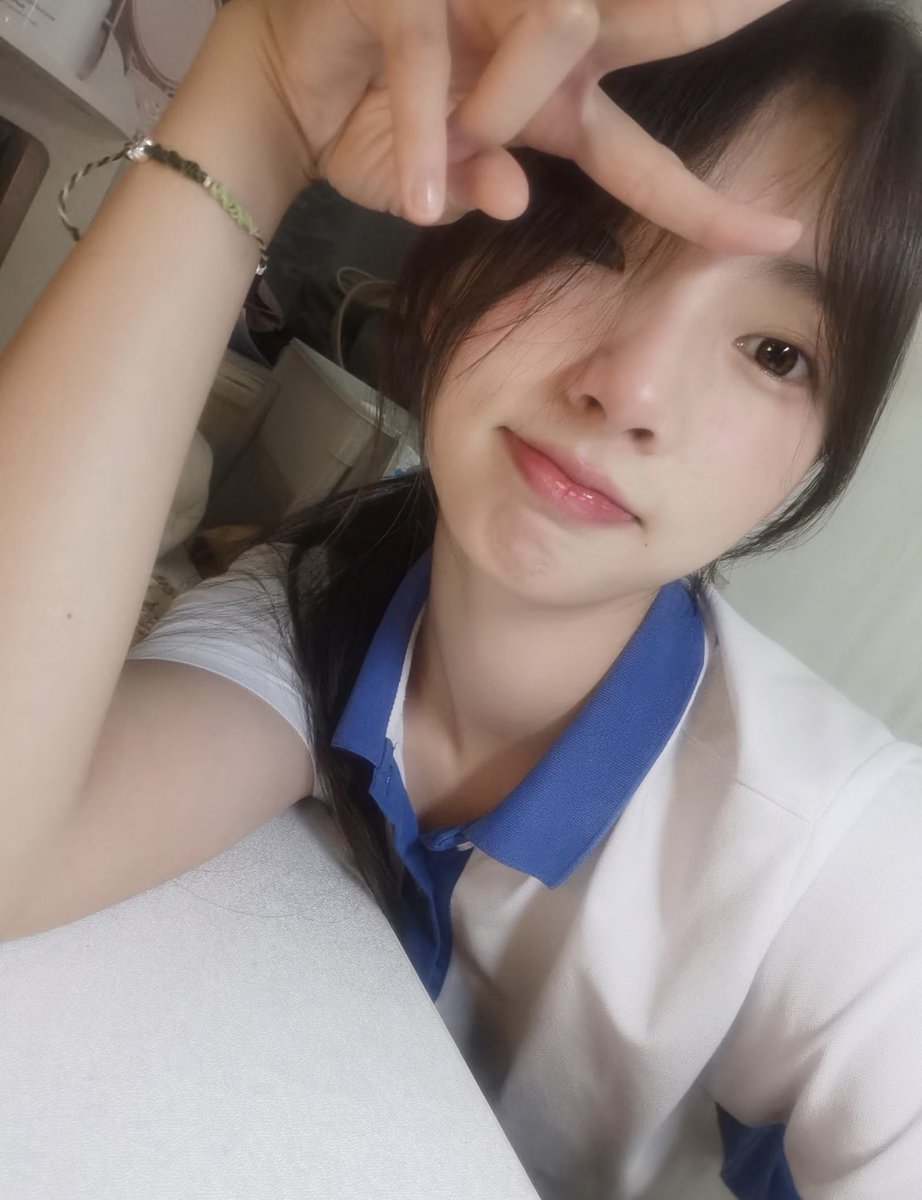 UlyssesRod26819's tweet photo. 本人20岁 大二学生一枚 平常除了在学校就在寝室追剧 不知道会不会有人想跟我聊天🥹本人 ，是本人 https://t.co/KURrv8lMFm